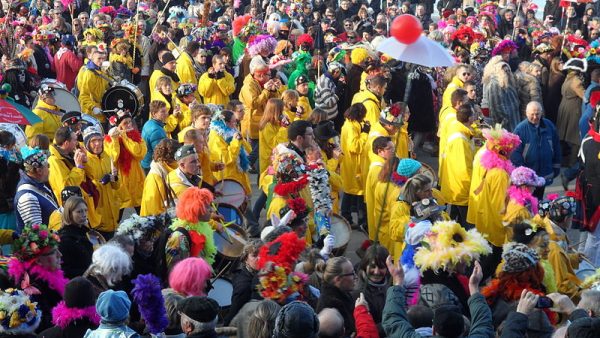 Las mejores fiestas en España carnaval de cadiz-min