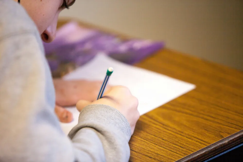 Close-up of a student carefully marking a multiple-choice answer sheet during an official Spanish proficiency test.